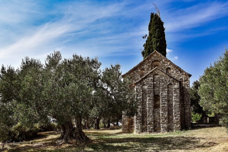 Crkva Sv.Jurja od Raduna: Early medieval cemetery church in Kaštel Stari, Croatia