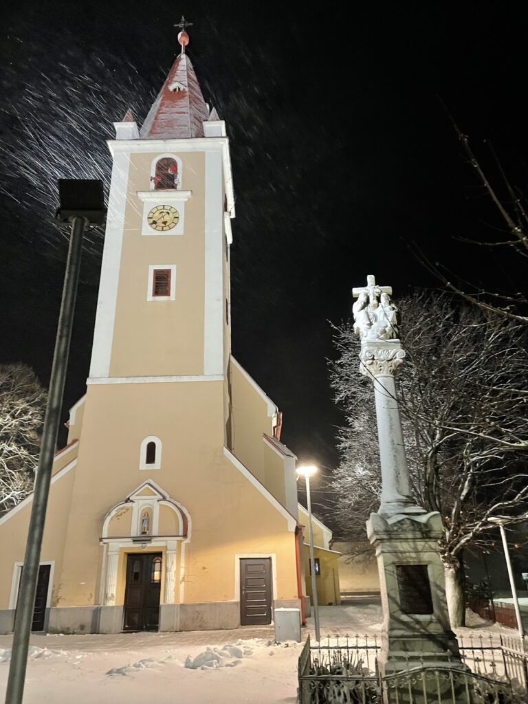 Church of the Assumption of the Virgin Mary: Gothic Parish Church in Slovakia