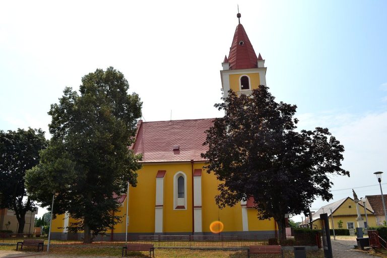 Church of the Assumption of the Virgin Mary: Gothic Parish Church in Slovakia
