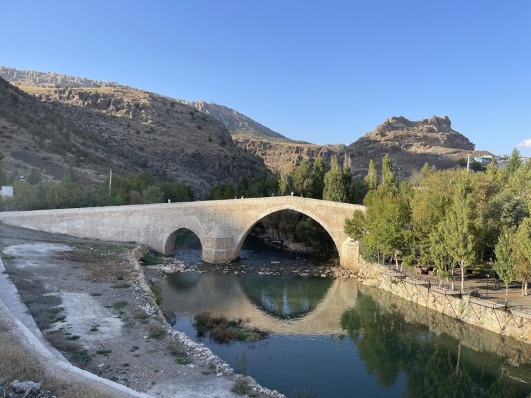 Haburman Bridge in Turkey: a medieval stone crossing in Çermik