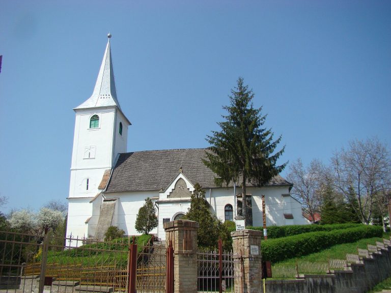 Unitarian Church in Târnăveni: A Historic Gothic Church in Romania