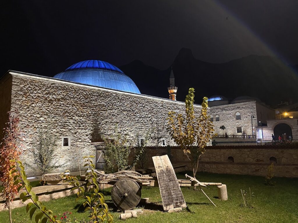 Yağıbasan Medresesi (Tokat): An Early Centrally Domed Islamic School 2 Yağıbasan Medresesi (Tokat)