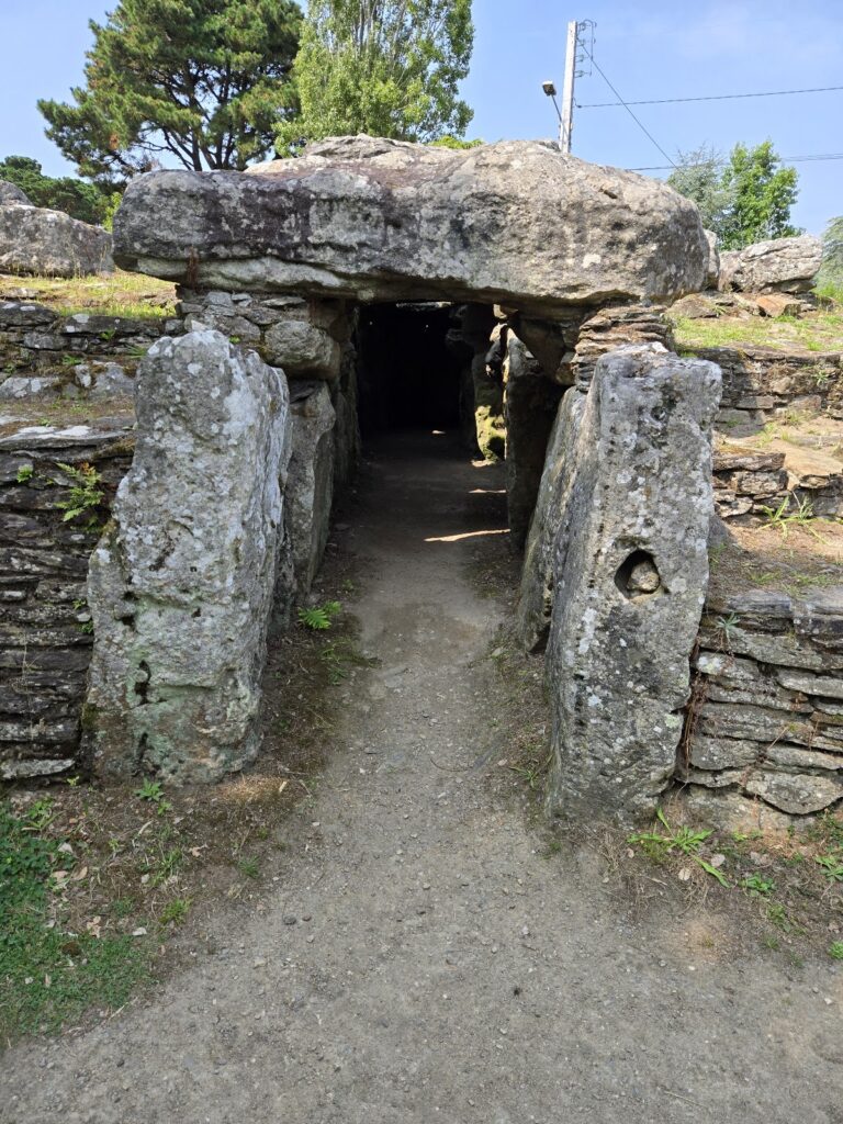 Les Mousseaux tumulus: A Neolithic burial mound near Pornic