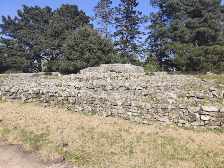 tumulus d’Er Grah: A Neolithic burial monument on the Morbihan coast