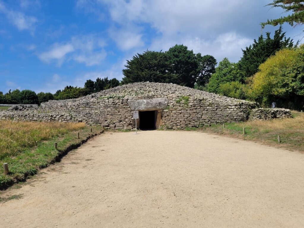 Menhir d’Er Grah: A Neolithic Megalith at Locmariaquer 2 menhir d'Er Grah