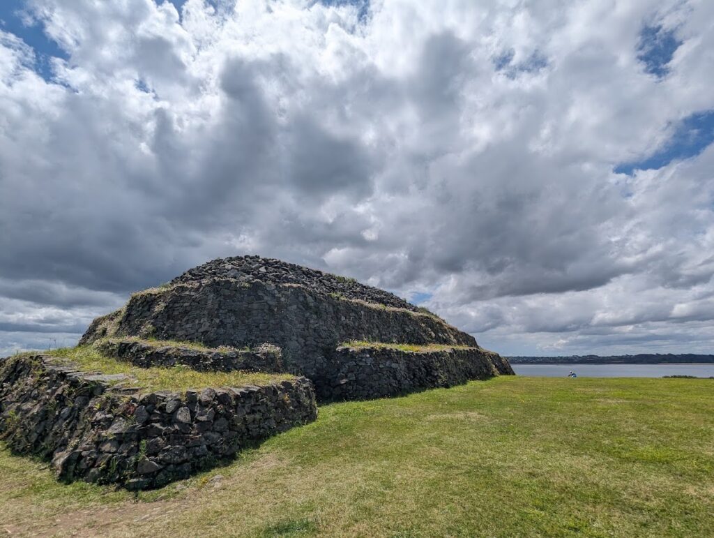 Barnenez: A Neolithic Passage-Grave Monument in France 1 Barnenez