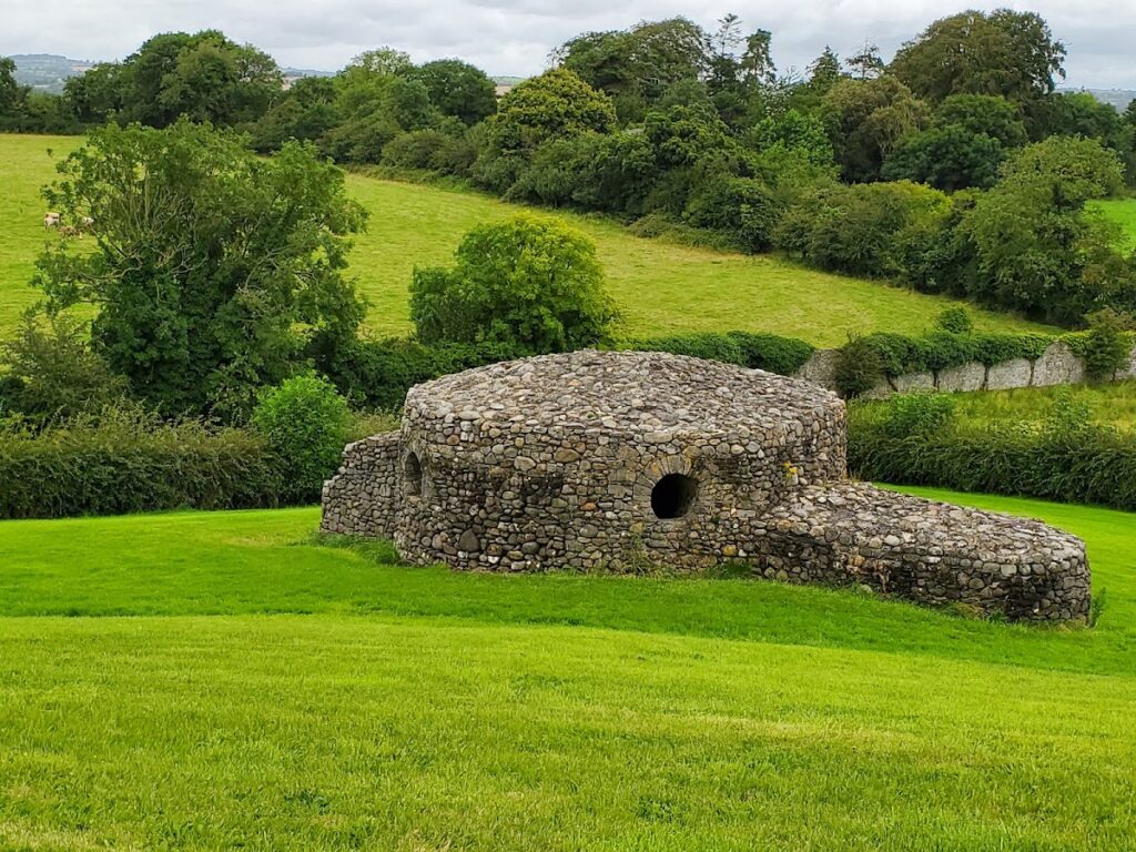 Brú na Bóinne: Neolithic Passage-Tomb and Ritual Landscape in Ireland 5 Brú na Bóinne