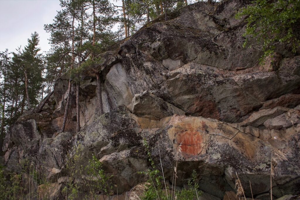Kolmiköytisienvuori Rock Painting: A Late Neolithic Site in Finland 2 Kolmiköytisienvuori rock painting