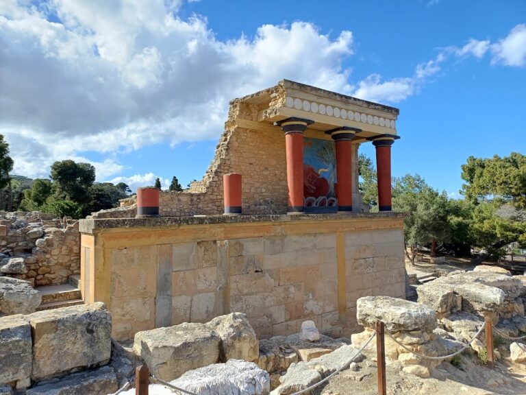 Knossos: A Minoan Palace Complex in Crete