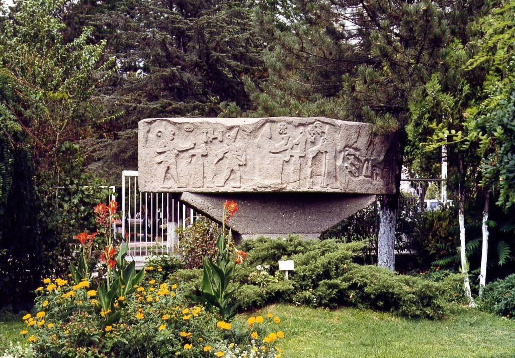 Relief of Fraktin: A Hittite Religious Rock Monument in Türkiye 2 Relief of Fraktin