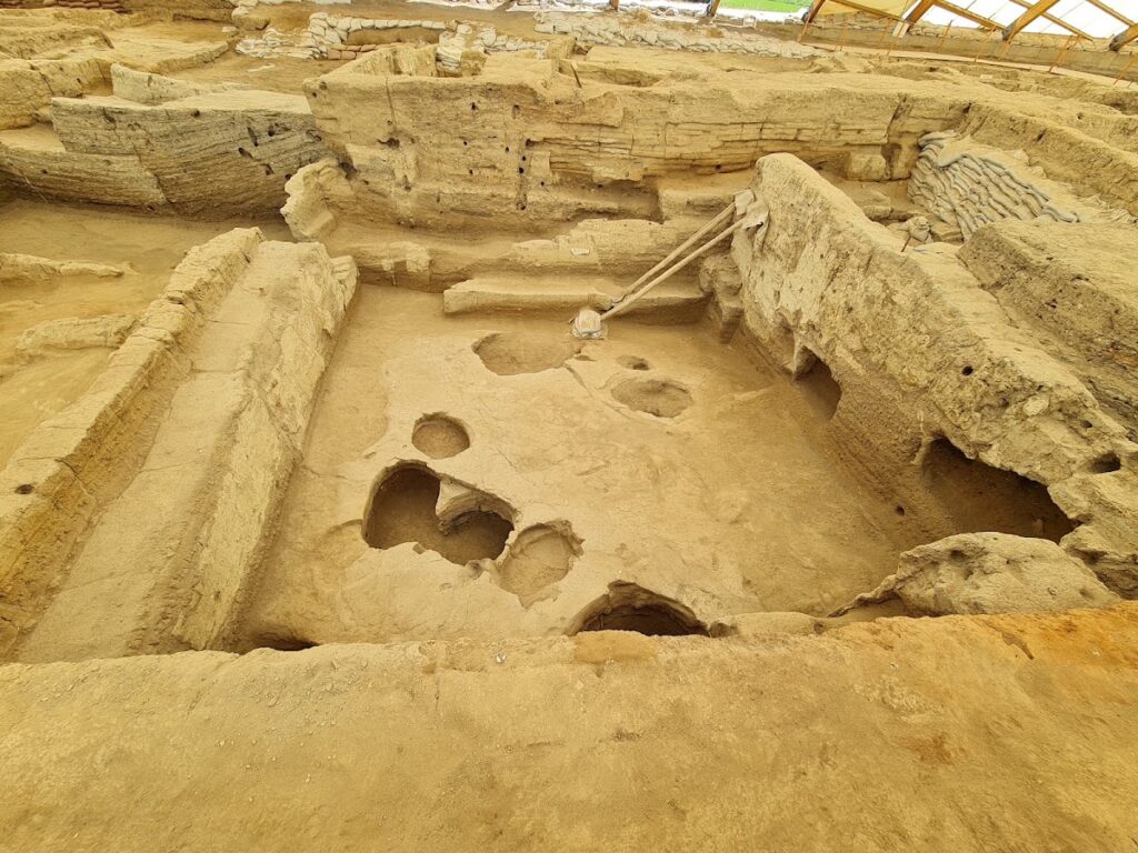 Çatalhöyük: A Neolithic Settlement in Türkiye 3 Çatalhöyük