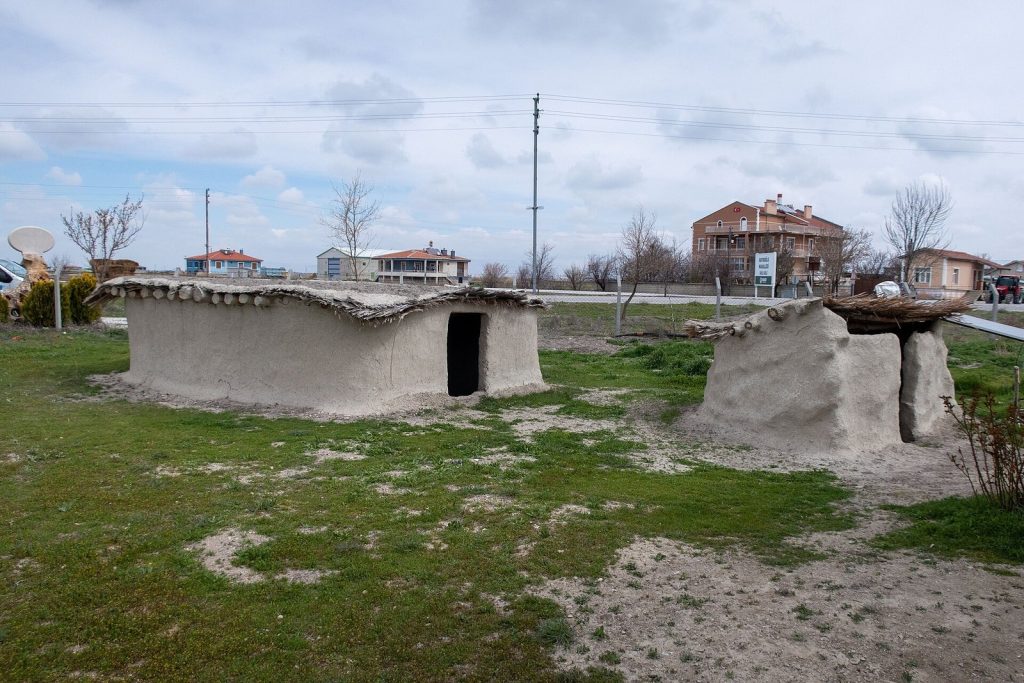 Boncuklu Höyük: An Early Epipalaeolithic and Neolithic Settlement in Türkiye 1 Boncuklu Höyük