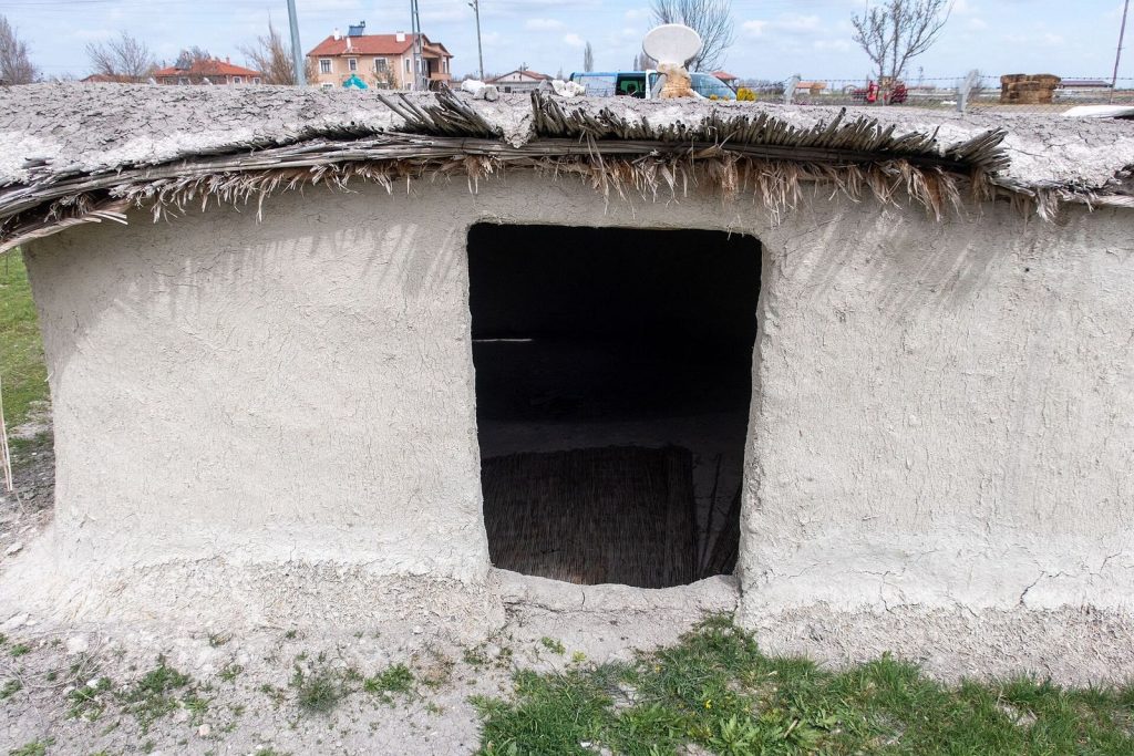 Boncuklu Höyük: An Early Epipalaeolithic and Neolithic Settlement in Türkiye 2 Boncuklu Höyük