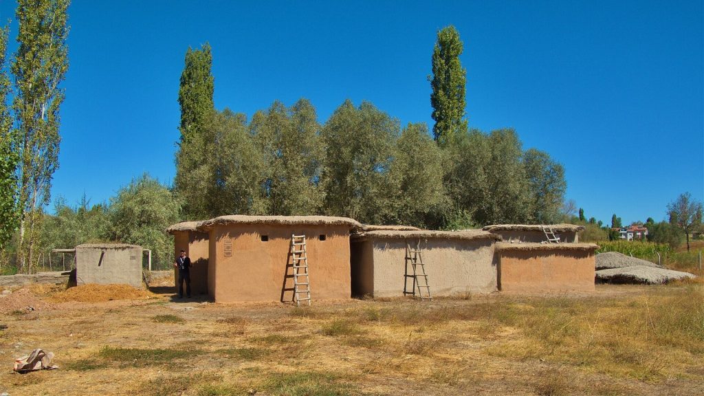 Aşıklı Höyük: An Aceramic Neolithic Settlement in Türkiye 2 Aşıklı Höyük