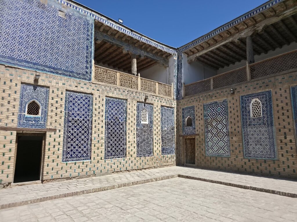 Toshhovli Palace: The Khan’s Residence in Khiva 2 Toshhovli Palace