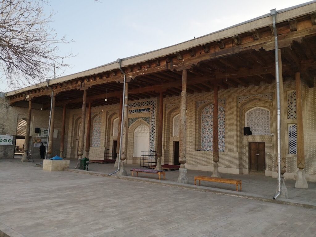 Shohi Ahsi Mosque: A Seventeenth-Century Quarter Mosque in Bukhara 2 Shohi Ahsi Mosque