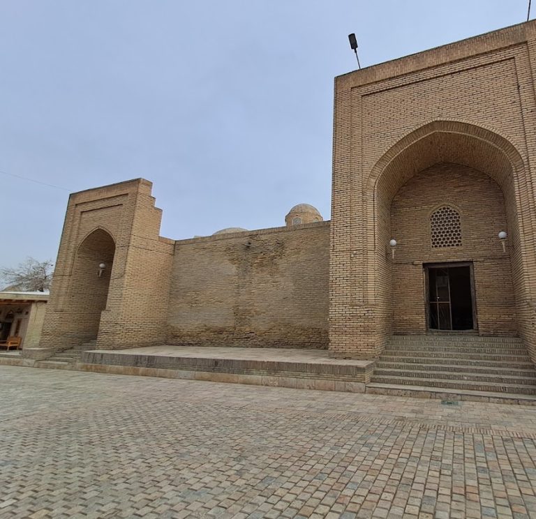 Turki Jandiy Maqbarasi: A Historic Mausoleum and Pilgrimage Shrine in Bukhara