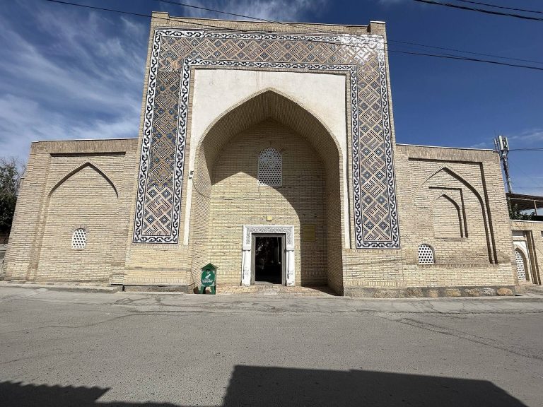 Turki Jandiy Maqbarasi: A Historic Mausoleum and Pilgrimage Shrine in Bukhara