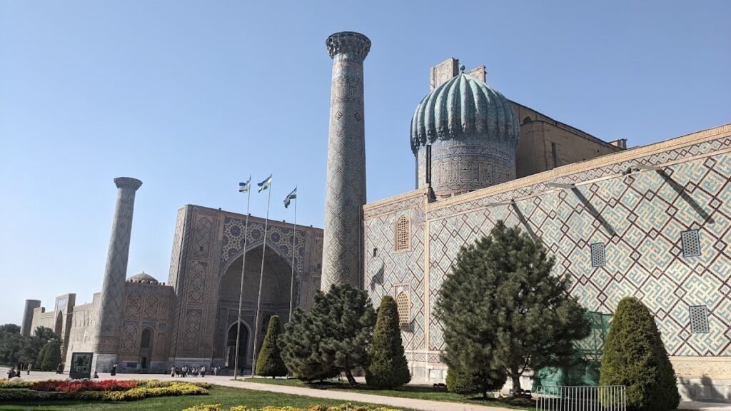 Sherdar Madrasa: A Seventeenth-Century Islamic School in Samarkand 2 Sherdar Madrasa