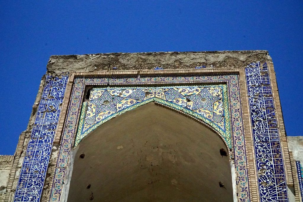 Madrasa of 'Abd al-'Aziz Khan: A Seventeenth-Century Islamic School in Bukhara 2 Madrasa of 'Abd al-'Aziz Khan
