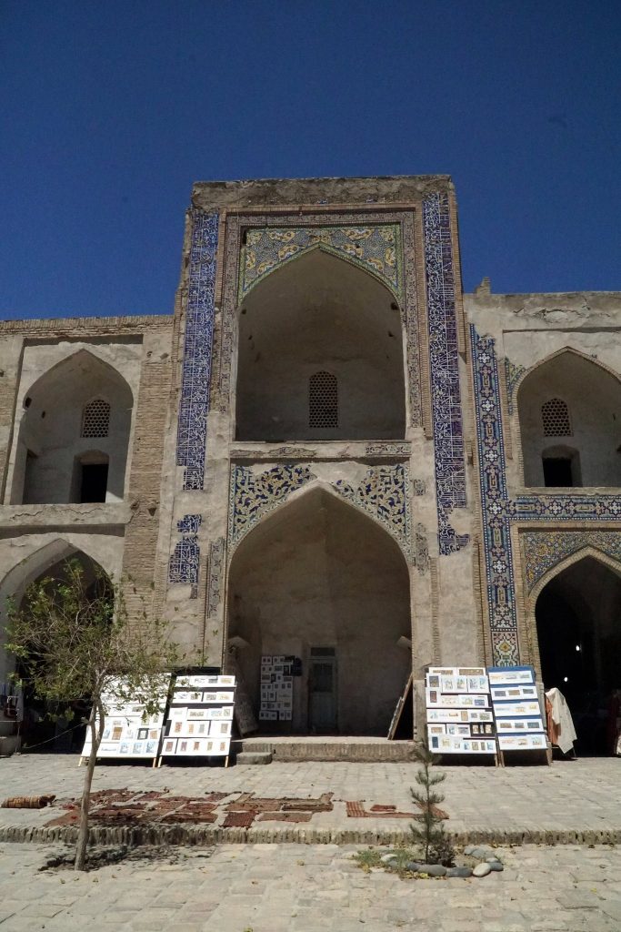 Madrasa of 'Abd al-'Aziz Khan: A Seventeenth-Century Islamic School in Bukhara 5 Madrasa of 'Abd al-'Aziz Khan