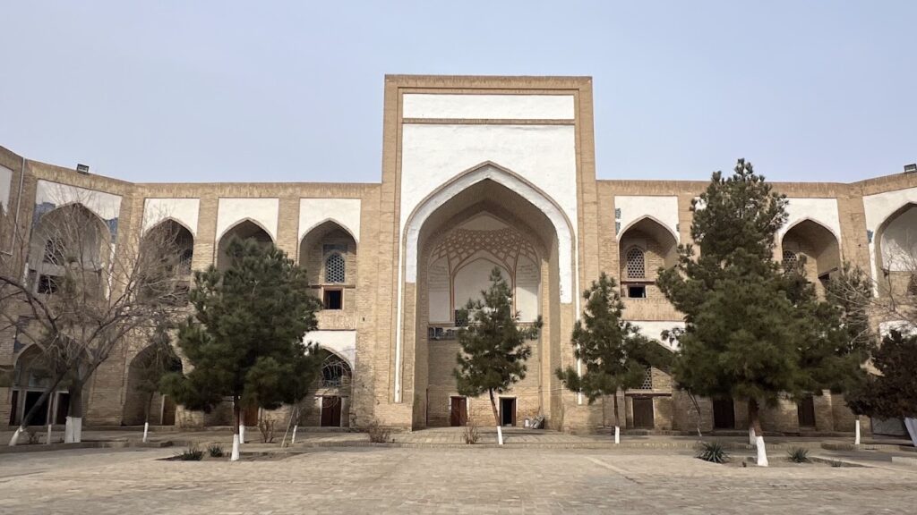 Kukeldash Madrasah: A Sixteenth-Century Islamic College in Bukhara 2 Kukeldash Madrasah