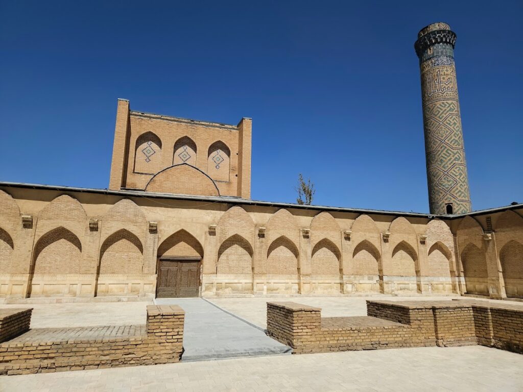 Bibi-Khanym Mosque: A Timurid Monument in Samarkand 4 Bibi-Khanym Mosque