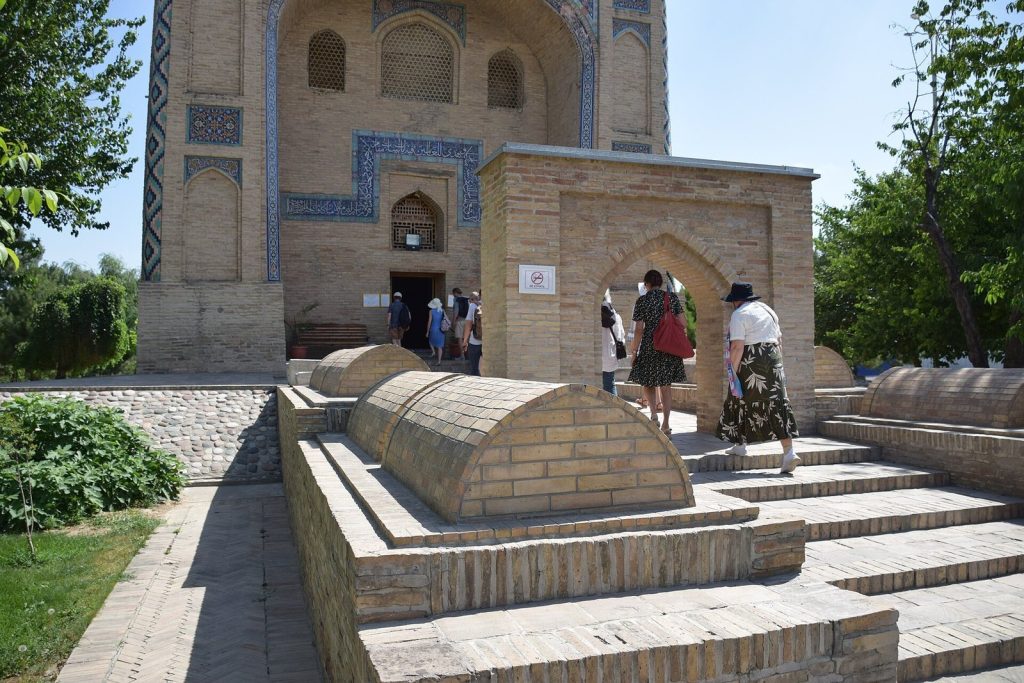 Qaffol Shoshiy Mausoleum: A Sixteenth-Century Khanqah in Tashkent, Uzbekistan 1 Qaffol Shoshiy Mausoleum