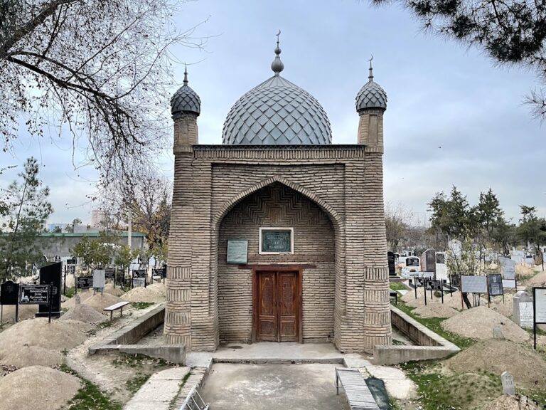 Cho’ponota Mausoleum in Tashkent: Islamic Shrine and Holy Place