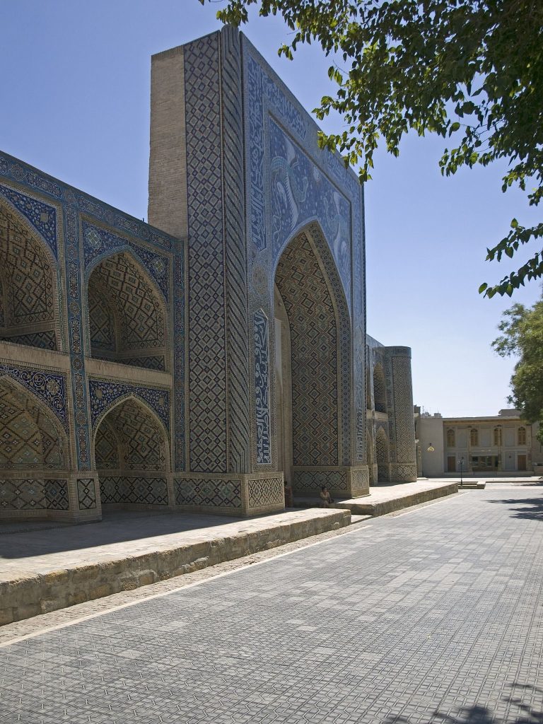 Divanbegi Madrasa: A Seventeenth-Century Islamic School in Bukhara 2 Divanbegi Madrasa
