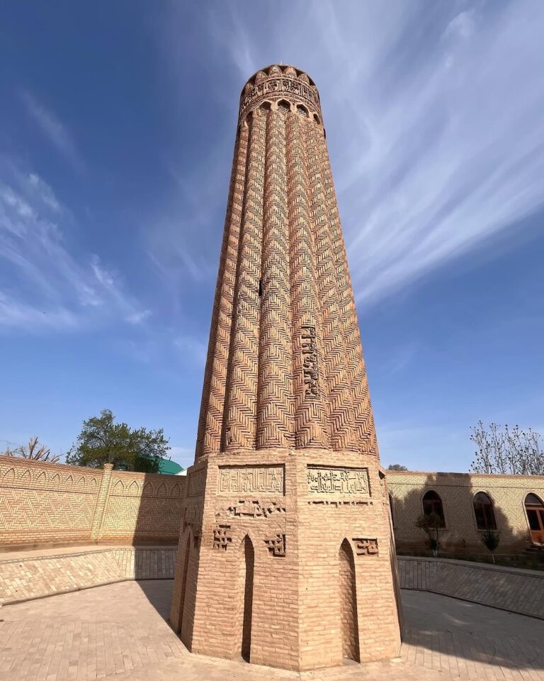 Jarkurgan Minaret: A Seljuk Mosque Tower in Uzbekistan