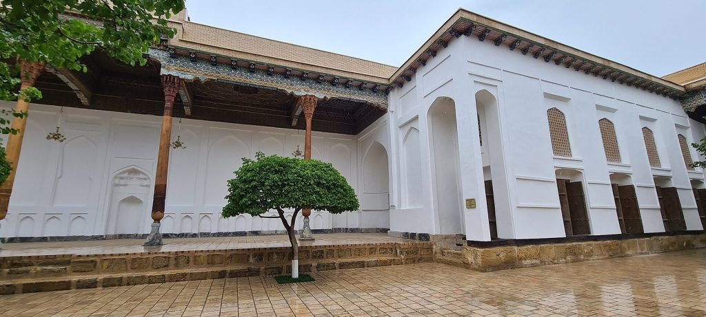 Amir Muzaffarkhan Mosque: A Nineteenth-Century Mosque in Uzbekistan 1 Amir Muzaffarkhan Mosque