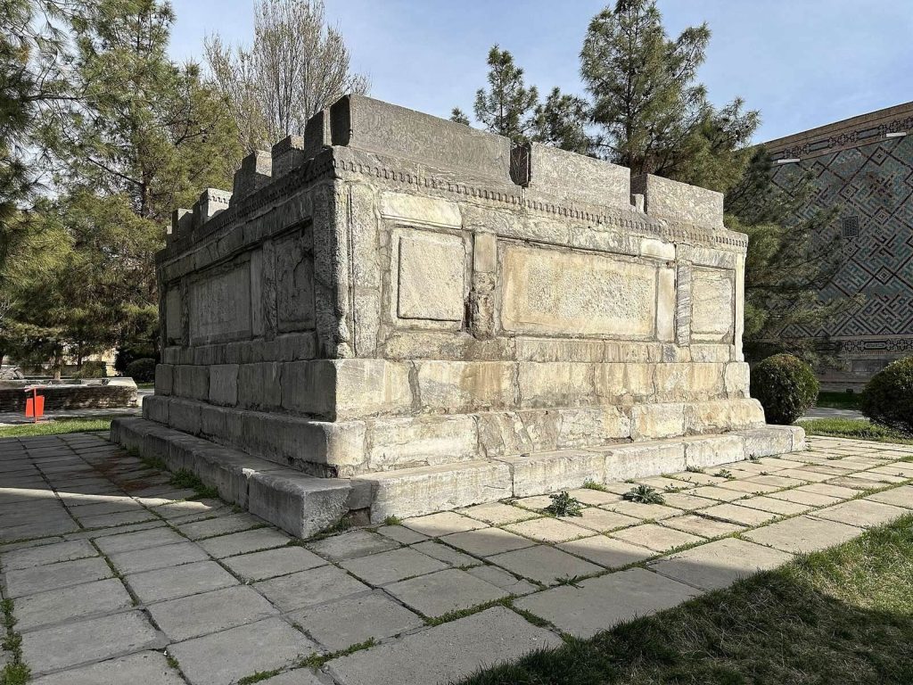 Shaybanid Mausoleum: A Sixteenth-Century Family Burial Monument in Samarkand 1 Shayboni's hut
