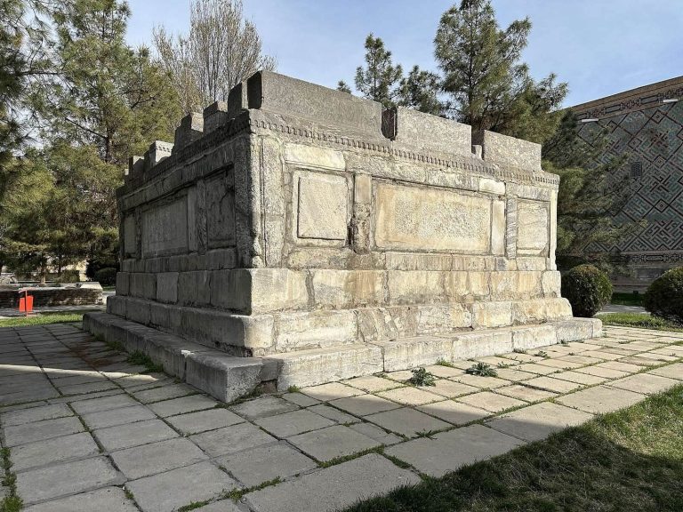 Shaybanid Mausoleum: A Sixteenth-Century Family Burial Monument in Samarkand