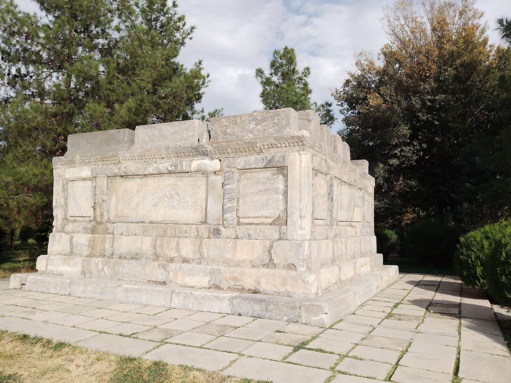 Shaybanid Mausoleum: A Sixteenth-Century Family Burial Monument in Samarkand 2 Shayboni's hut
