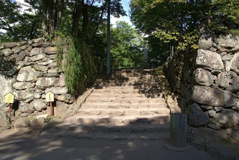 Komoro Castle: A Japanese Hill Castle in Nagano