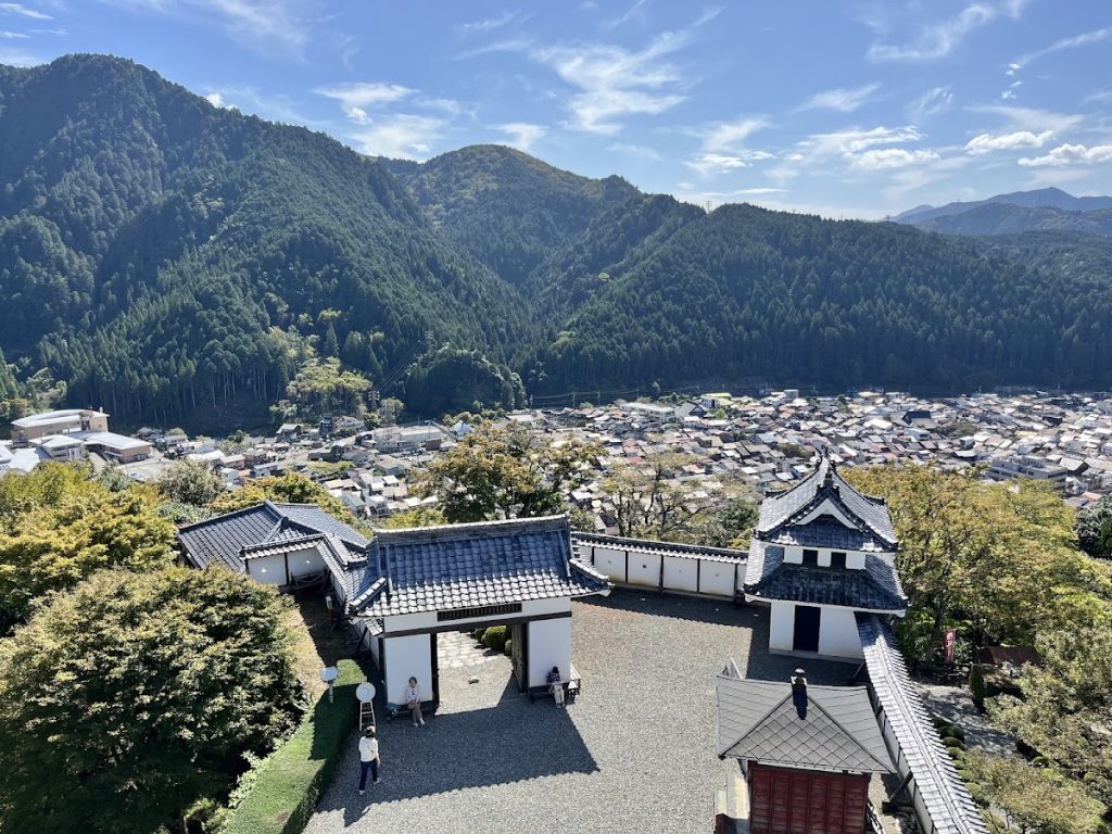 Gujō Hachiman Castle: A Mountain Fortress in Japan 3 Gujō Hachiman Castle