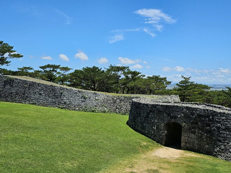 Zakimi Castle: A Ryūkyūan Gusuku Fortress in Japan