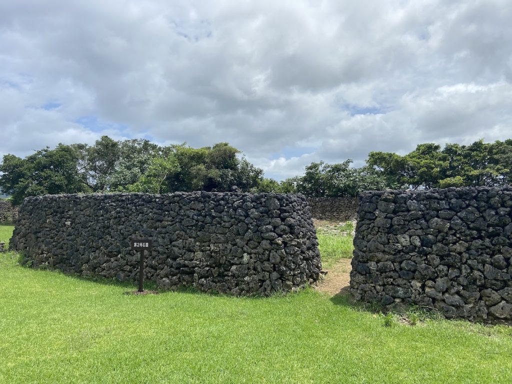 Furusutobaru Castle: A Ryukyuan Residence and Fortified Site in Japan 2 Furusutobaru Castle