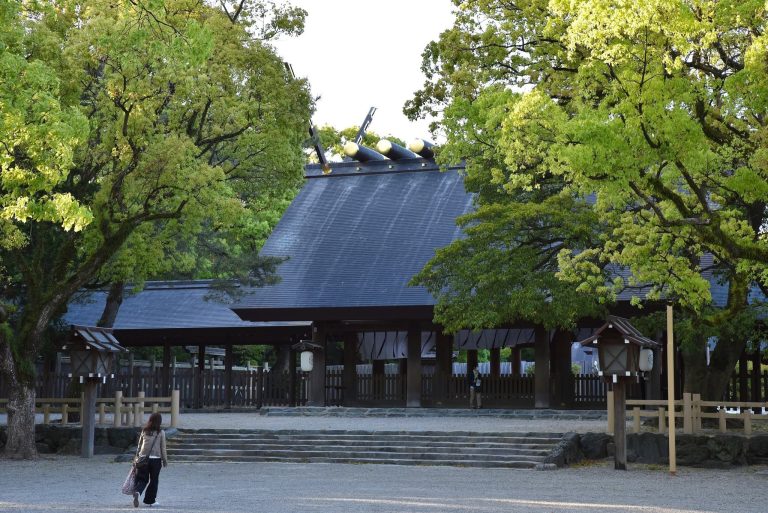 Atsuta Jingū: A Shinto Shrine and Custodian of Kusanagi