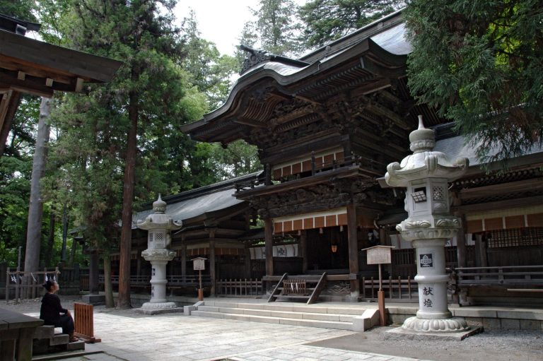 Suwa taisha: A Shinto Shrine Complex in Japan