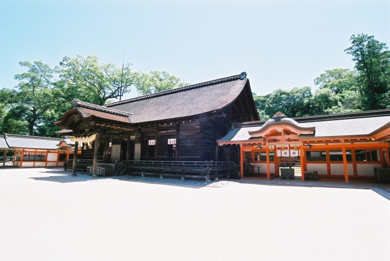 Oyamazumi Shrine: A Shinto Shrine of Mountains, the Sea, and Warrior Devotion