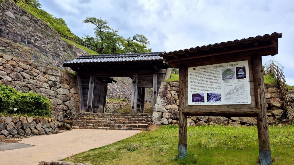 Tottori Castle: A Japanese Mountain Fortress and Domain Center 2 Tottori Castle