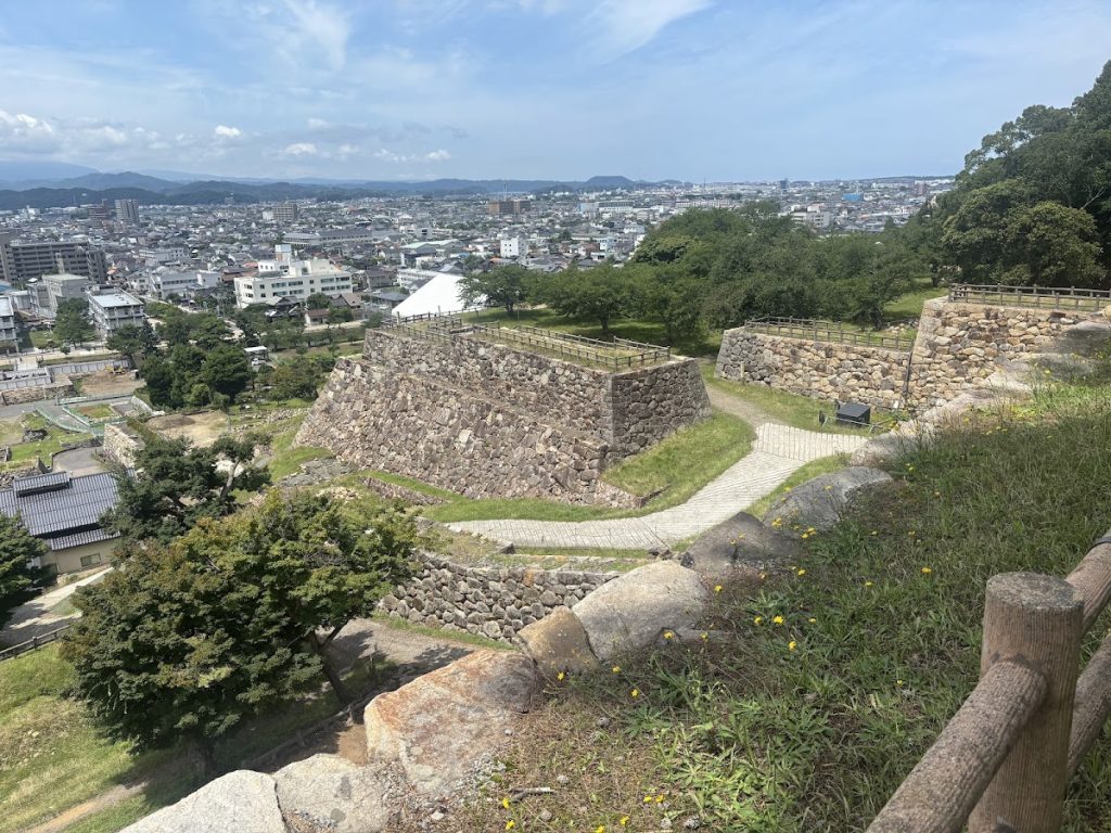 Tottori Castle: A Japanese Mountain Fortress and Domain Center 3 Tottori Castle