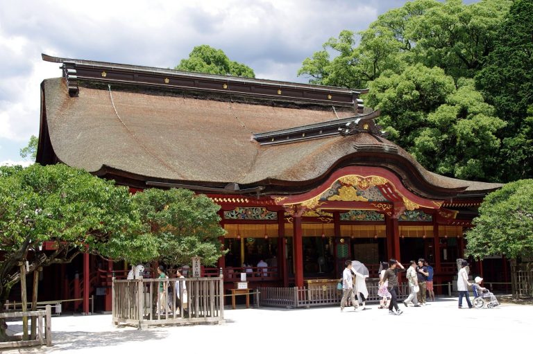 Dazaifu Tenmangū: A Shinto Shrine Dedicated to Tenjin