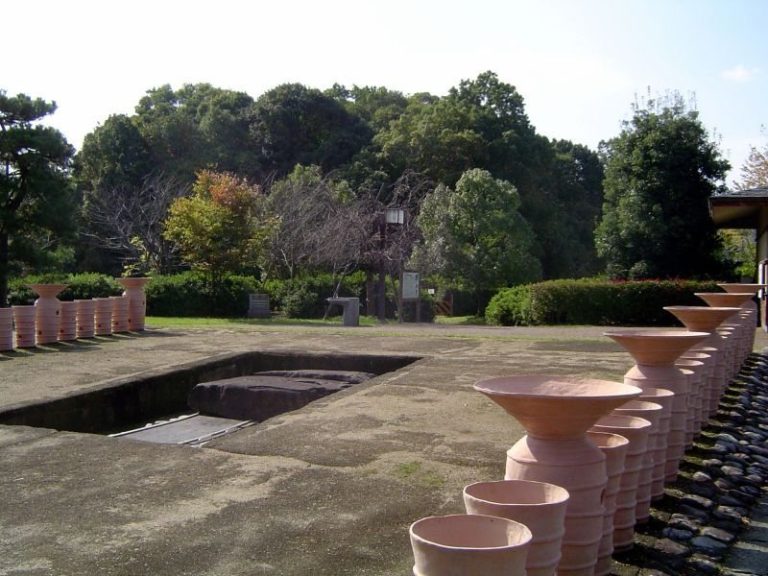 Kurohimeyama Kofun: A Fifth-Century Keyhole-Shaped Burial Mound in Japan