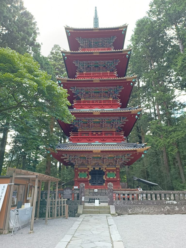 Shrines and Temples of Nikkō: A Sacred Mountain Complex of Shinto and Buddhism 4 Shrines and Temples of Nikkō