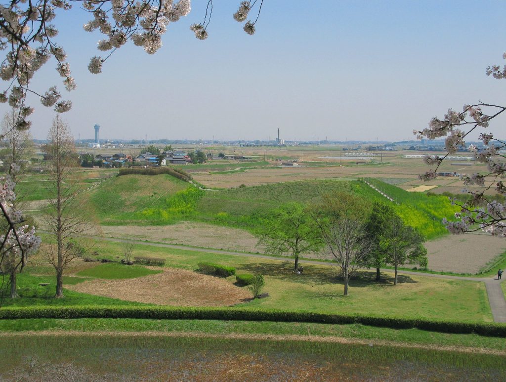 Inariyama Kofun: A Keyhole-Shaped Burial Mound in Japan 3 Inariyama Kofun