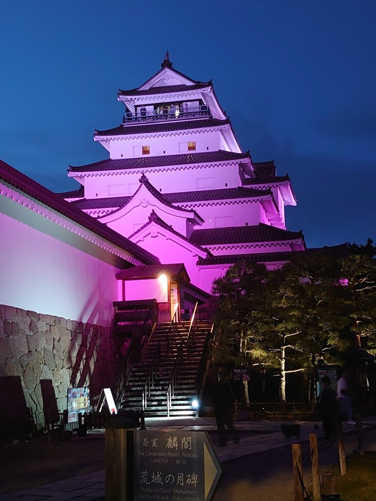 Aizuwakamatsu Castle: A Historic Hill-and-Plain Castle in Japan 2 Aizuwakamatsu Castle