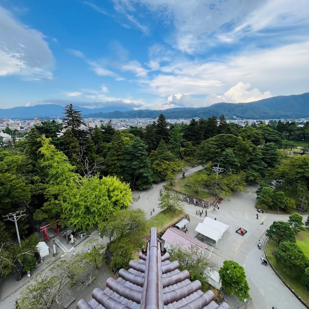 Aizuwakamatsu Castle: A Historic Hill-and-Plain Castle in Japan 3 Aizuwakamatsu Castle